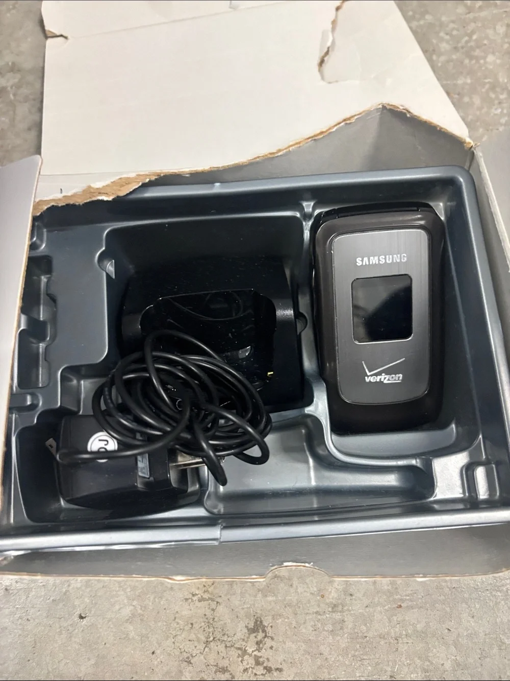 Samsung Knack Easy Function Phone - Black and White Packaging
